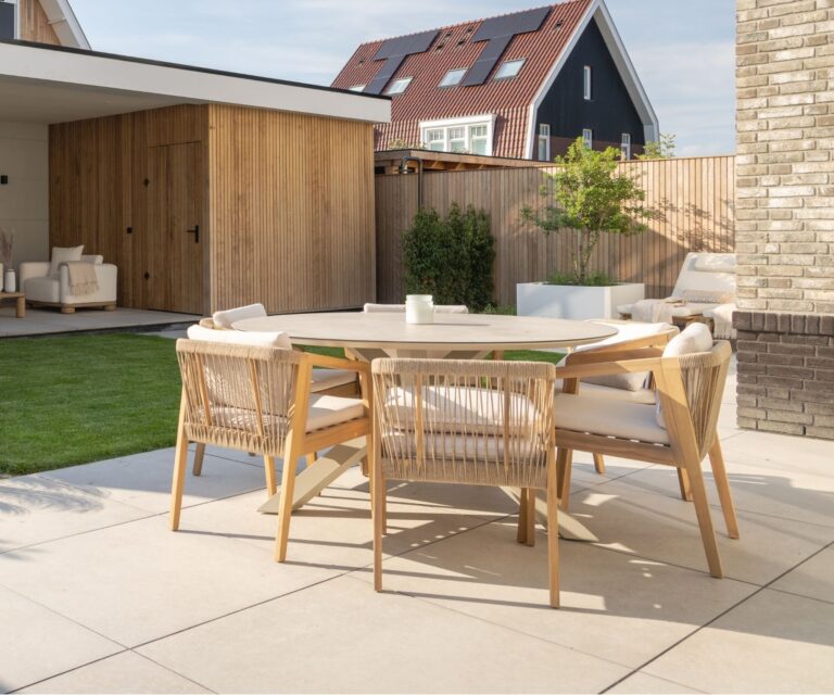 Luxe zithoek in de zon