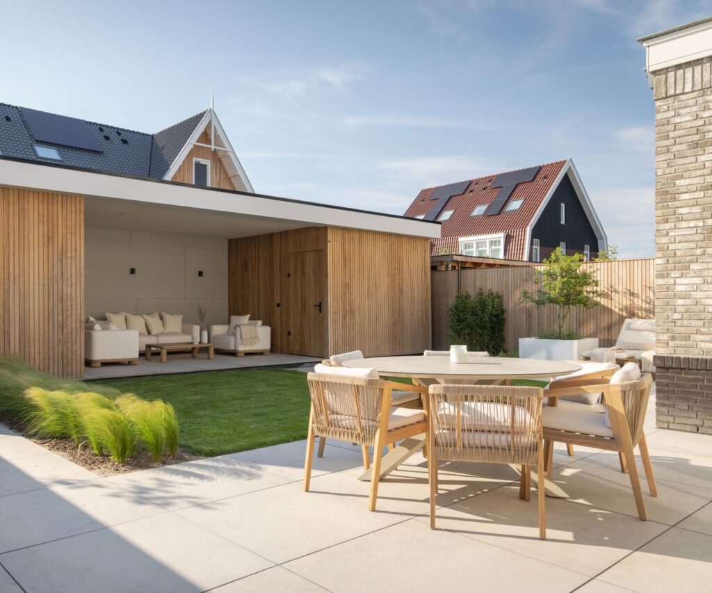 Onderhoudsvriendelijke nieuwbouwtuin met overkapping